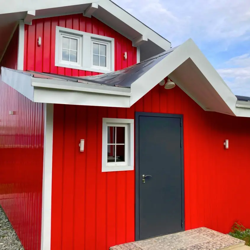 Фото 2 МеталлоСайдинг Евро-Брус под брус RAL3020 Красный вертикальный монтаж на фасаде