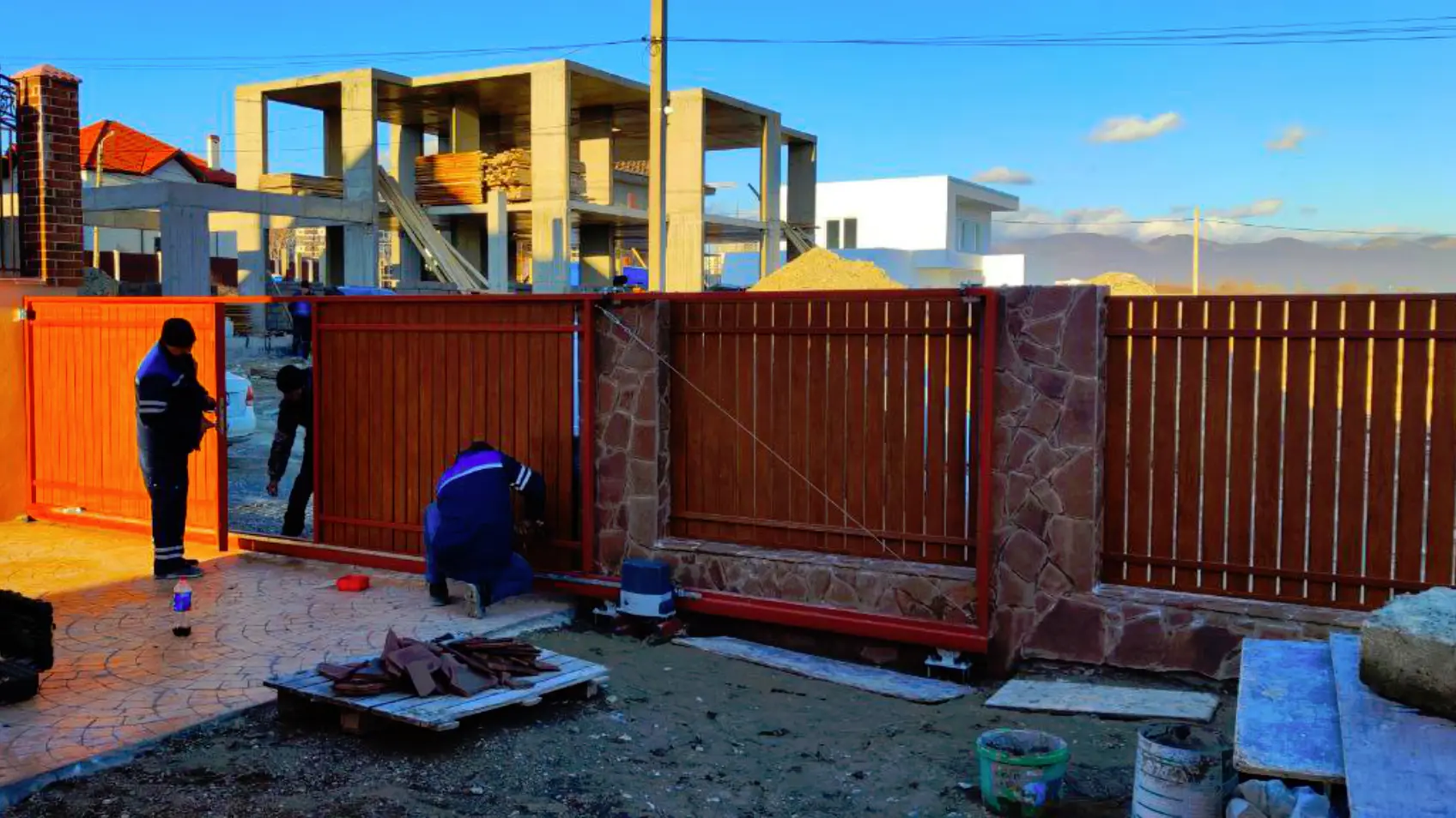 Фото 7 Металлопланкен Кедр Темный 3D SteelArt вертикальный монтаж